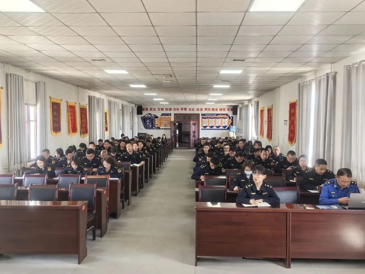 甘肃北谦律师事务所为区城管局开展培训讲座