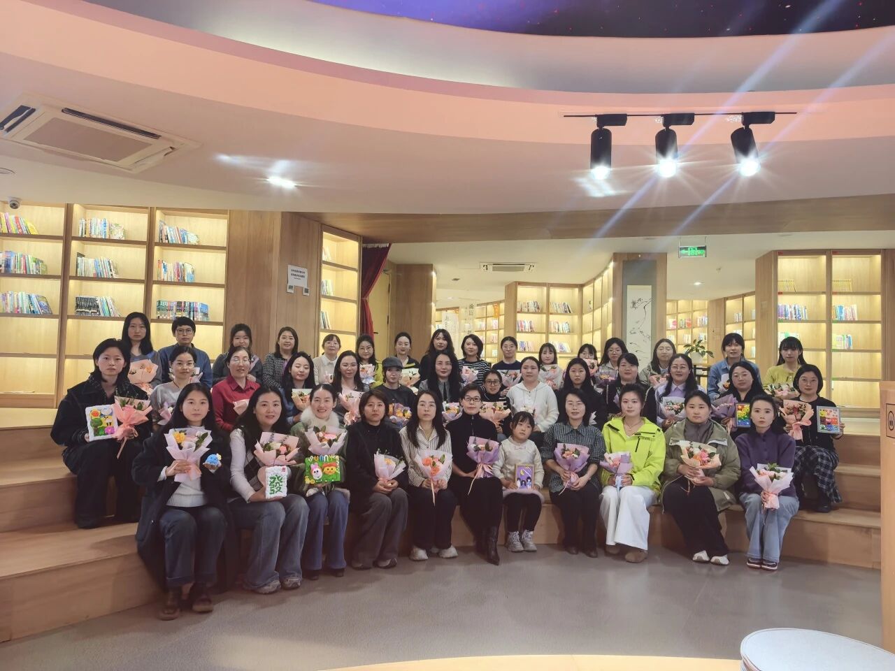 市律师协会、市律师行业妇联三八节读书分享会圆满举办