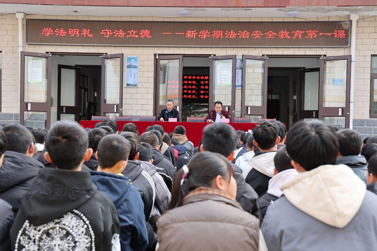 陇域律所开展“三八”国际妇女节暨学雷锋志愿服务活动